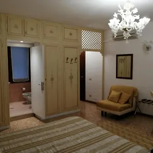 Orion 2*, Venedig Italien
